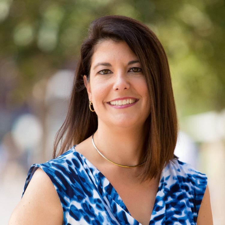 Headshot of Rebecca Iriarte