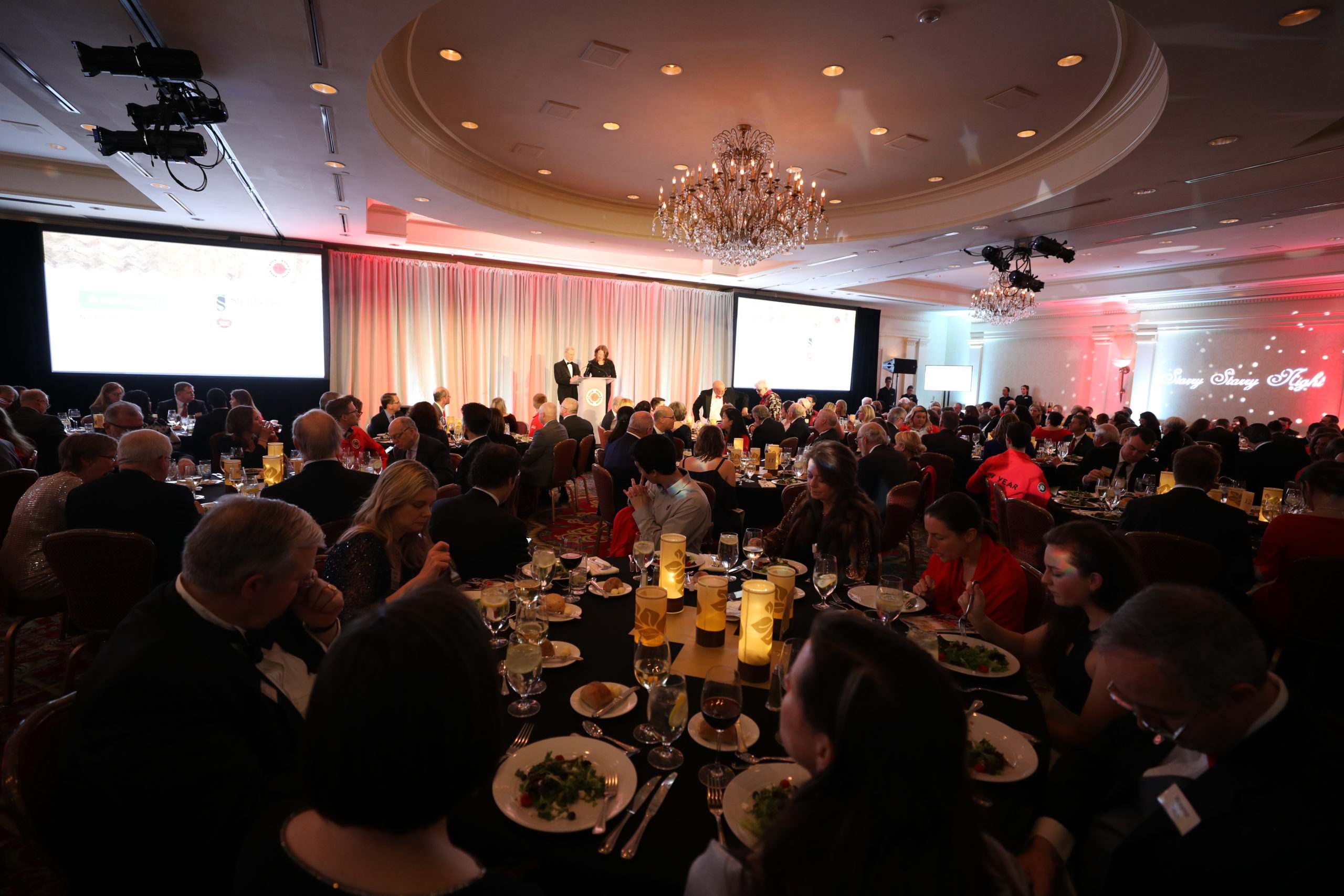 Guests enjoy dinner at Starry Starry Night